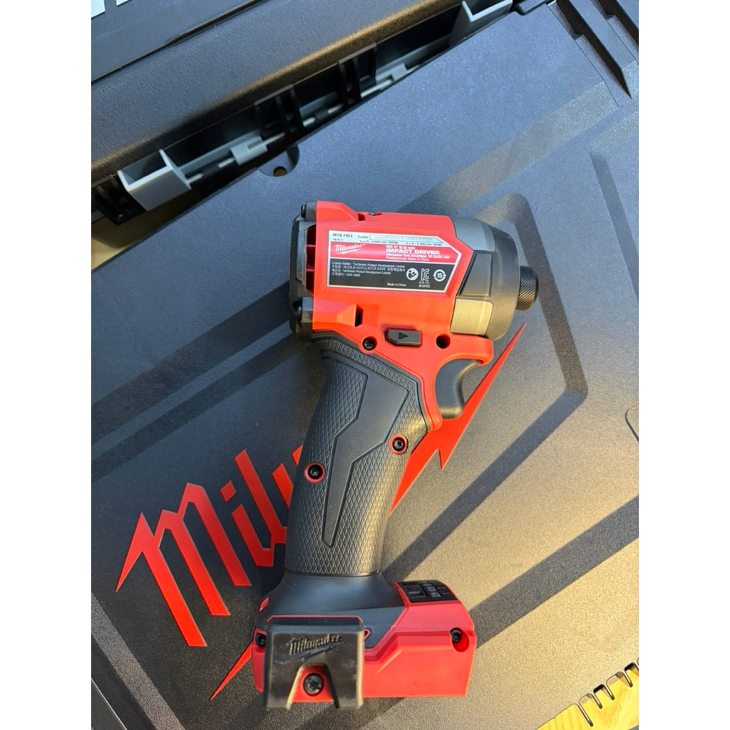 Chuyên vít FID3 Milwaukee m18 chính hãng Việt nam