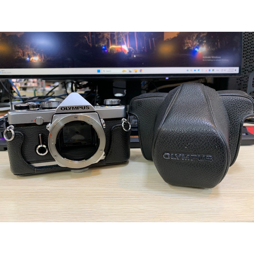 máy ảnh Olympus OM1 kèm case da zin - olympus om 1