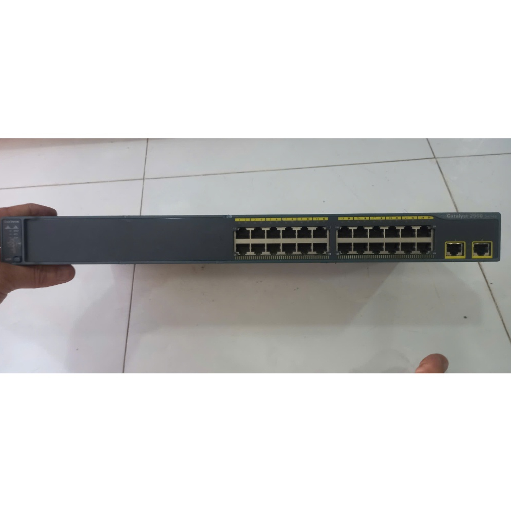 Switch cisco WS-C2960-24TT-L