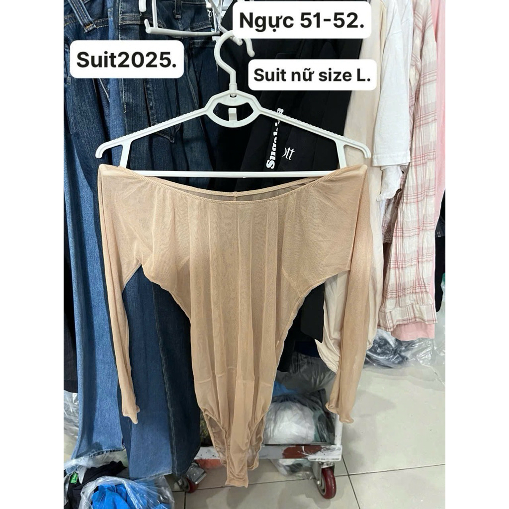 Áo suit nữ size L.