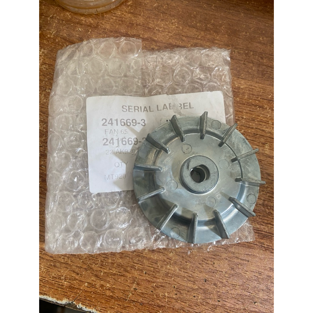 Cánh quạt quả văng máy chà nhám rung MT925 M9200