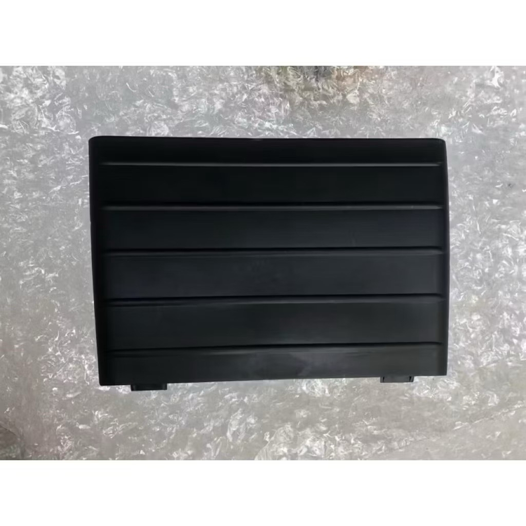 Ốp Vuông Nhỏ Lưới Cản Trước Mã YL004141XT Cho Peugeot 3008 / Peugeot 5008 – Phụ Kiện Cản Trước Zin T