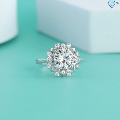 Nhẫn bạn nữ xi bạch kim mặt tròn hình bông hoa đính đá sang trọng NNXK0034 - Trang Sức TNJ