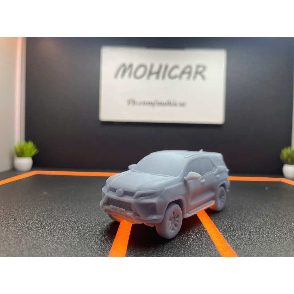 Mô Hình Ô Tô TOYOTA Fortuner Resin – Decor Bàn Làm Việc, Quà Tặng Người Mê Xe