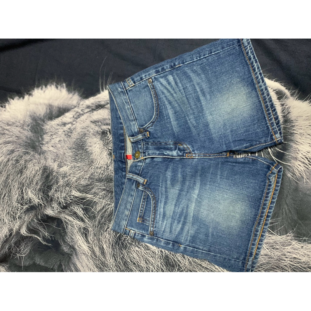 Quần short jean Uniqlo