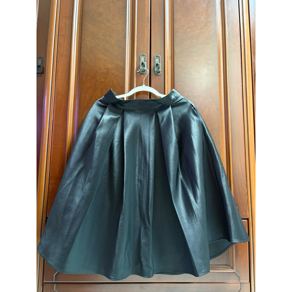 Chân váy đen 21Six