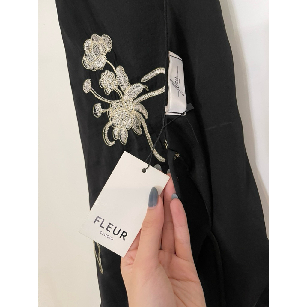 Áo cổ yếm lưng dây buộc ngọc trai hoạ tiếc Hoa truyền thống Fleur Studio