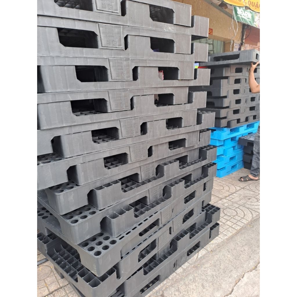 (Hàng loại 1) Pallet nhựa đen lót nệm k hôi, Pallet nhựa kê kho, Pallet nâng hàng, Pallet nhựa lót s