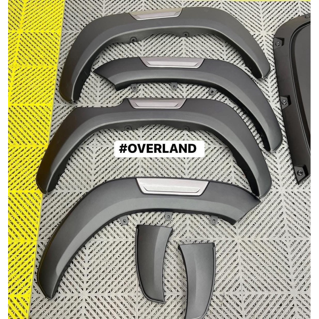 Ốp cua lốp Hilux 2015-2025