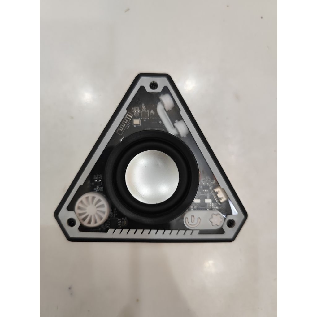 Loa Bluetooth V2 tam giác mini nhỏ gọn