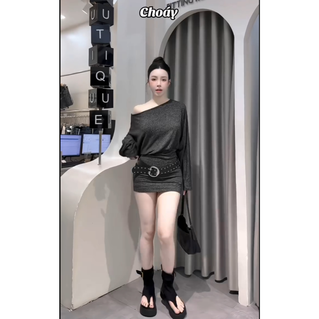 ROOM Đai 2 Màu Lệch Vai Cá Tính