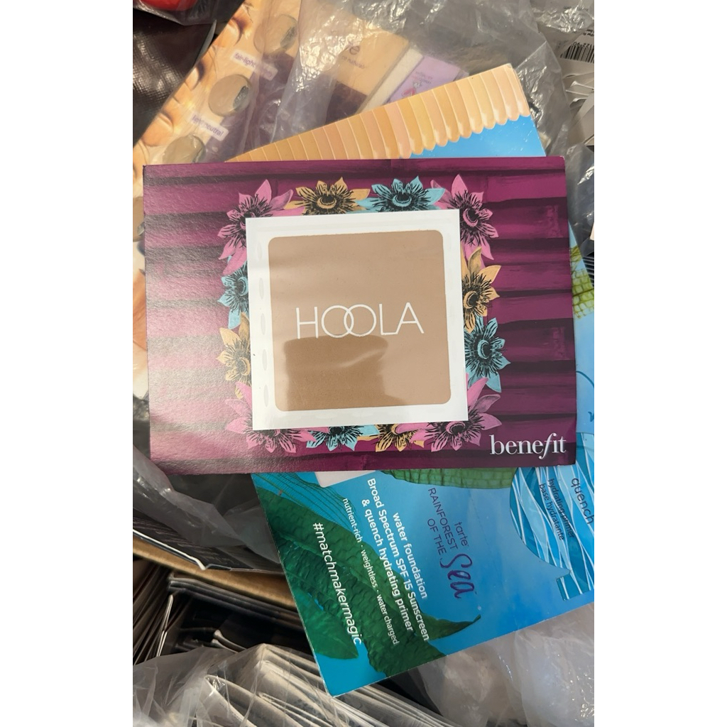 phấn tạo khối Benefit Hoola Matte Powder Bronzer.