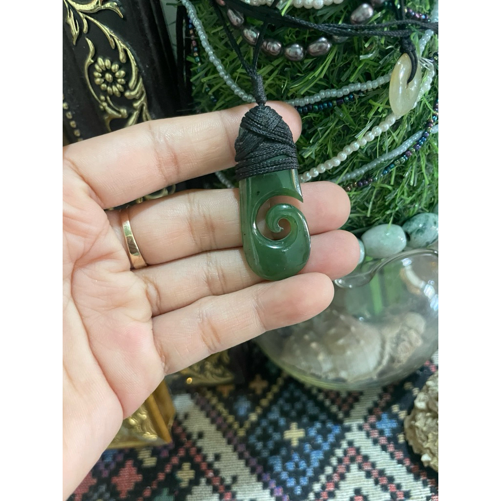 Mặt dây ngọc bích tự nhiên khắc hoạ tiết maori