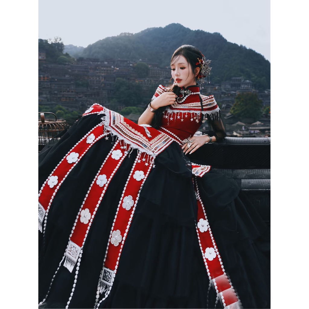 Trang phục miêu cương đỏ đen ( sẵn )