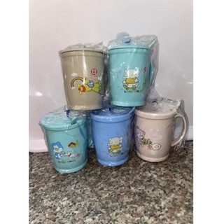 cốc uống nước có nắp +kèm thìa (nhựa việt nhật)