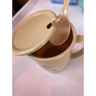 cốc uống nước có nắp +kèm thìa (nhựa việt nhật)