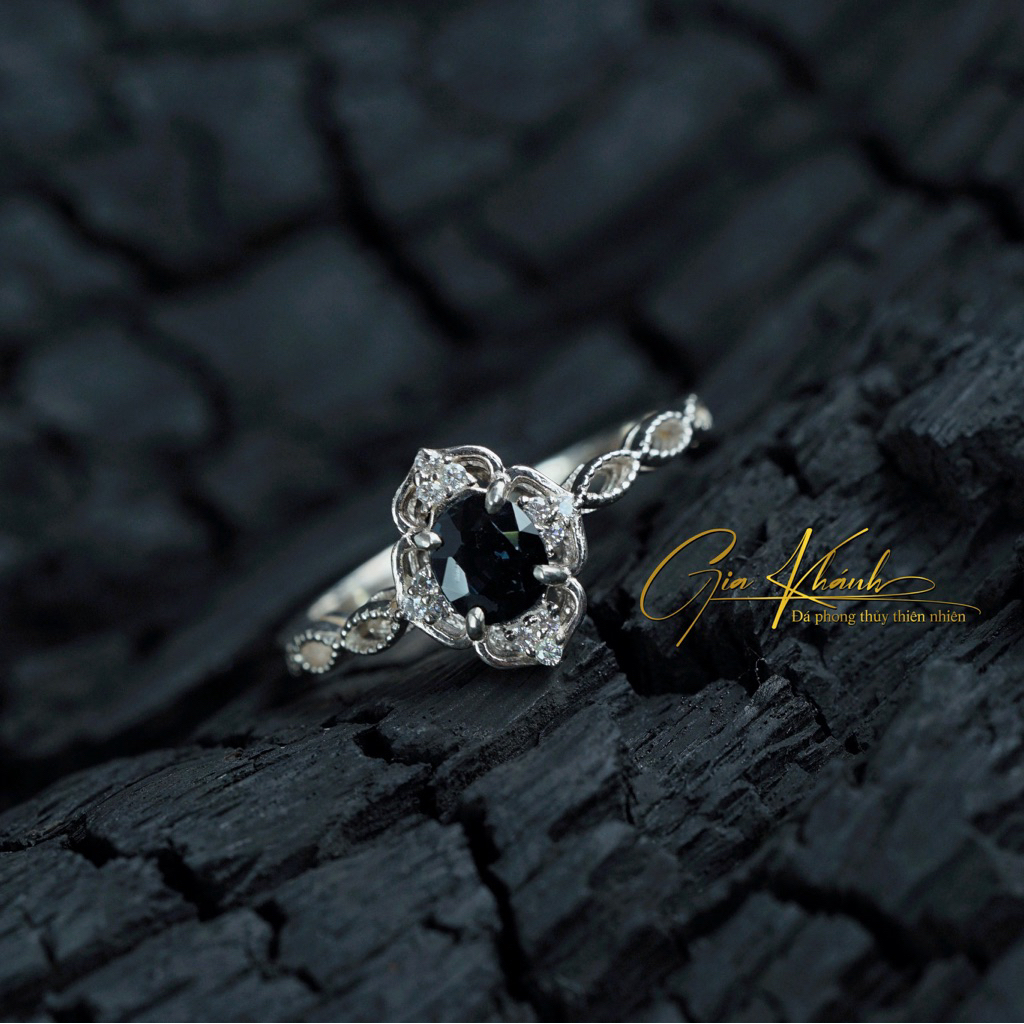 Nhẫn nữ Spinel (xanh than đậm đen) Khung bac S925