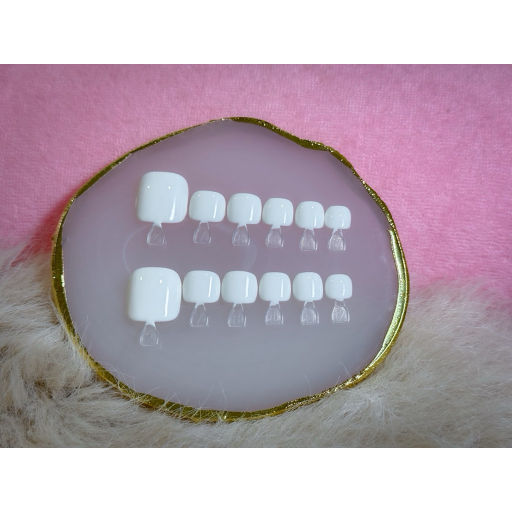 Nail chân trắng nền trơn