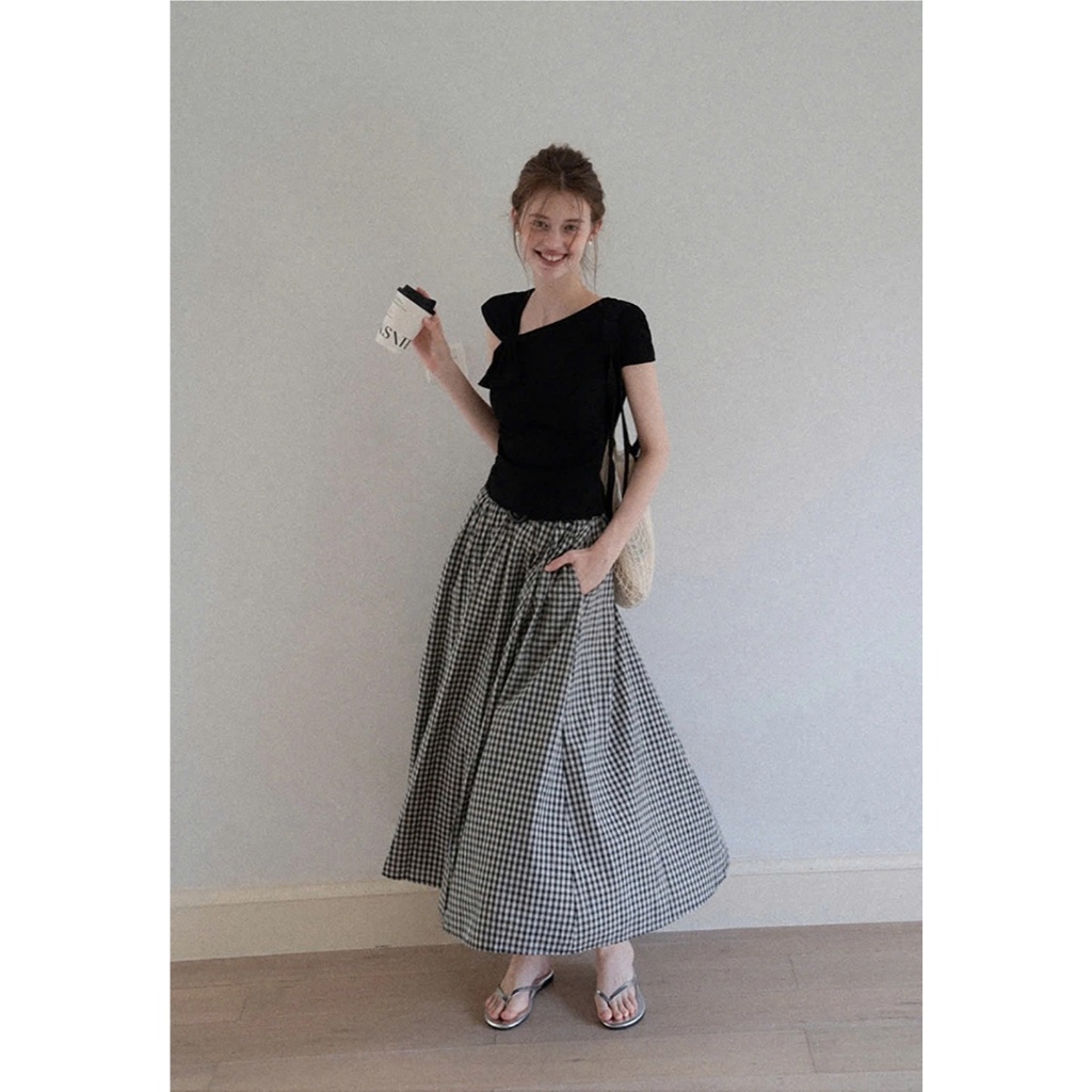 [EGGKA]  E25A3752BK Áo nơ vai bất đối xứng