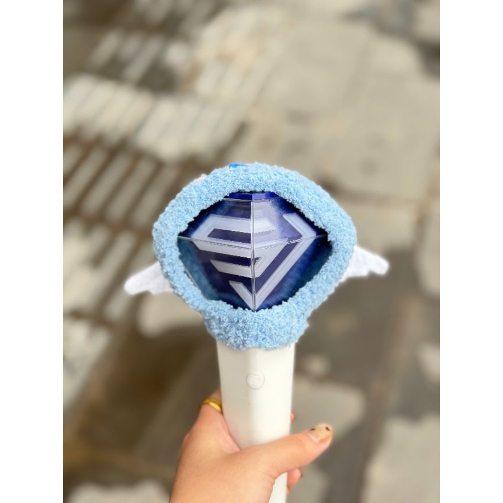 Bọc lightstick Super Junior bằng len dạng mũ ( có sẵn EunHyuk)