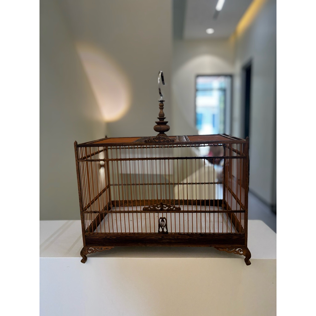 lồng để bàn chân quỳ hoa văn gỗ muồng có trụ size 25*40*40 /vành khuyên ốc mít pk ty móc ynox nậm th