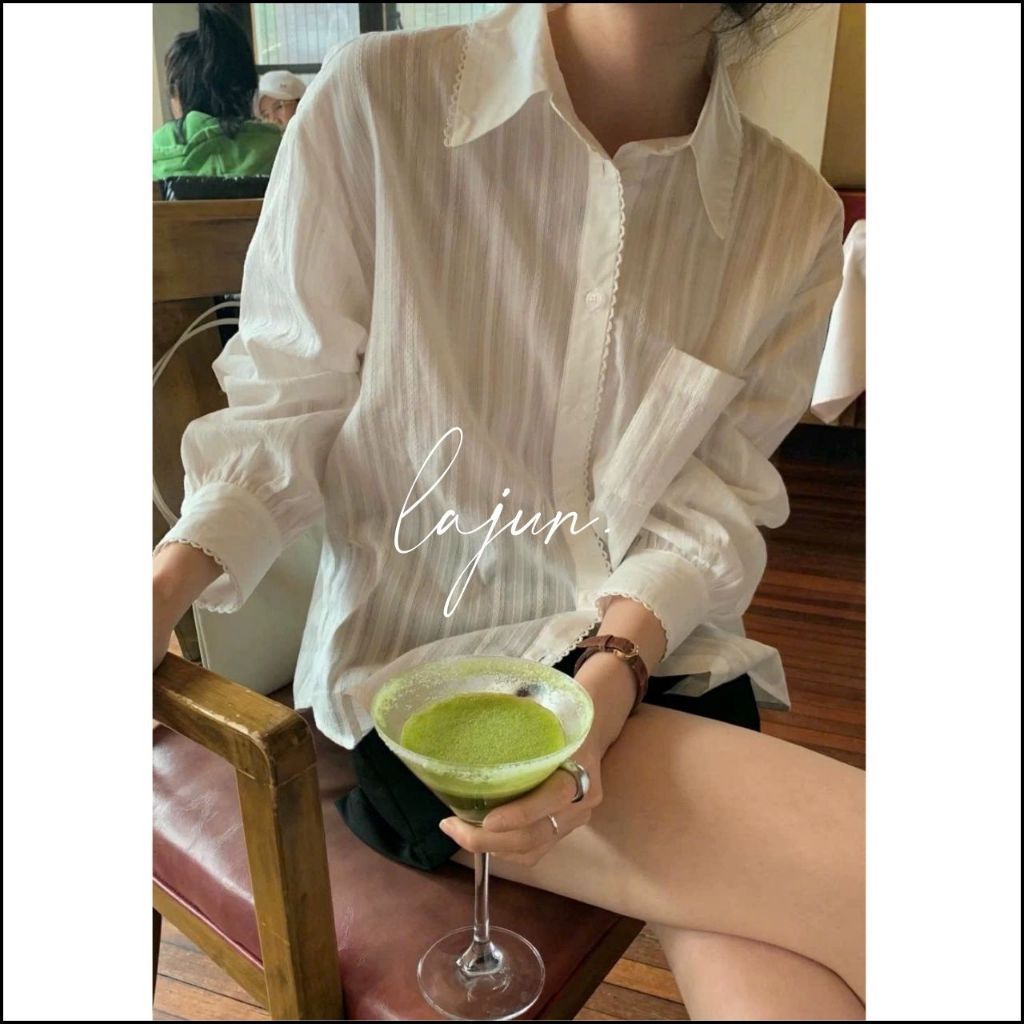 [LAJUN KOREA] Áo Blouse Song Stripe Phối Ren Mảnh Tay Dài Cổ Sơ Mi Túi Trước Chất Mỏng Nhẹ Thoải Mái