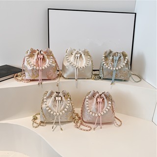 Túi Xách Nữ Dáng Rút Thêu Hoa Phối Ngọc Trai Đeo Chéo – Túi Áo Dài Vintage Đi Chùa