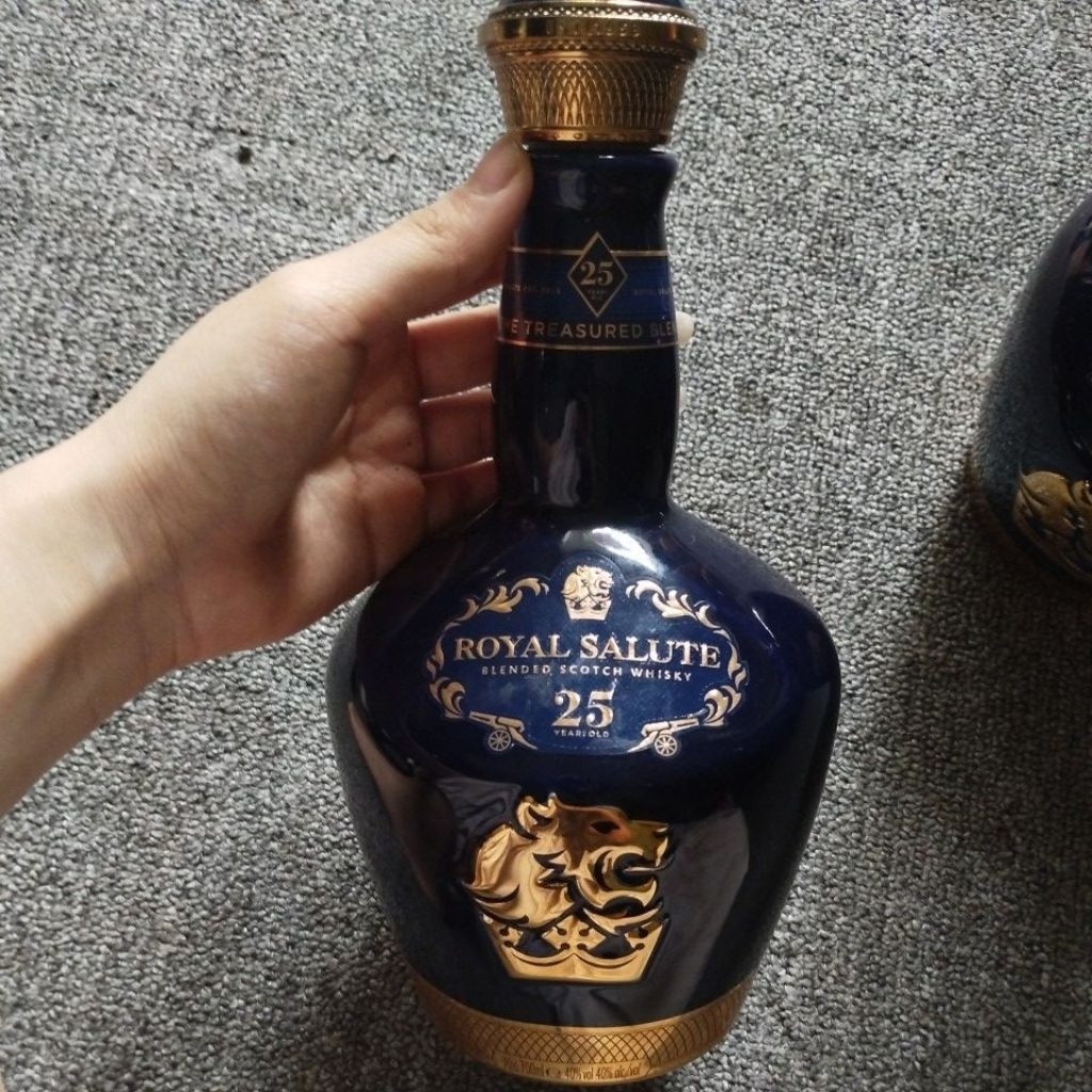 Vỏ chai Chivas 25 sứ