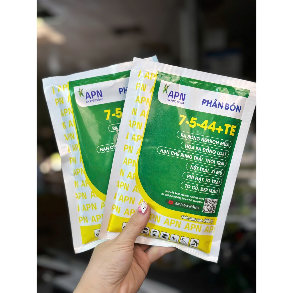 PHÂN BÓN LÁ NPK 7-5-44+TE CTY APN GÓI 250G