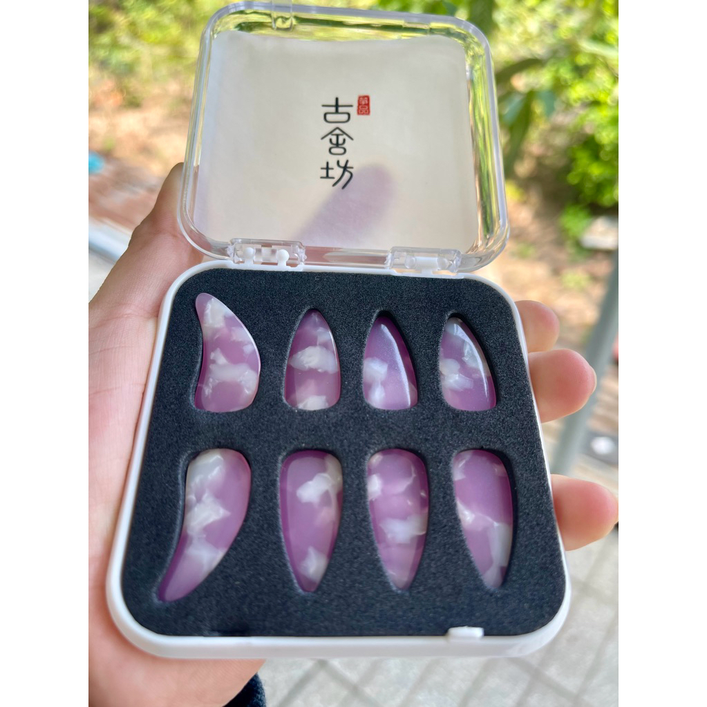 Móng guzheng 古舍坊gushefang (– ngAo Tuyết Vân Thiên (傲雪云天) Chất liệu: Nhựa cao phân tử (polymer)