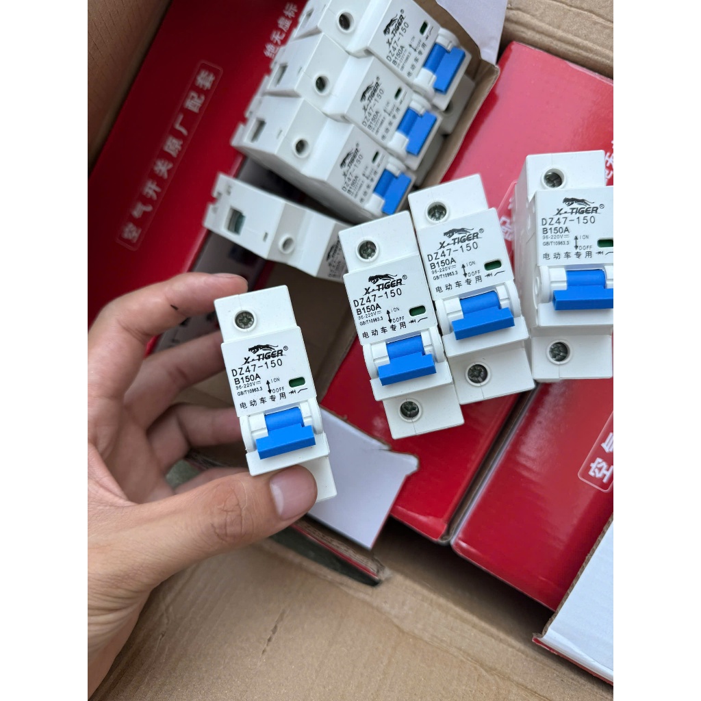 Attomat 40A và 150A Chống Chập Cháy Cho Xe Điện , Tự Ngắt Khi Quá Tải Dòng Điện, Giúp Bảo Vệ Ic - Ph