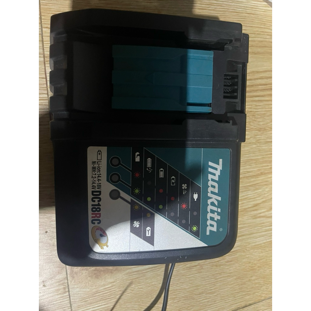 sạc pin makita  DC18RC