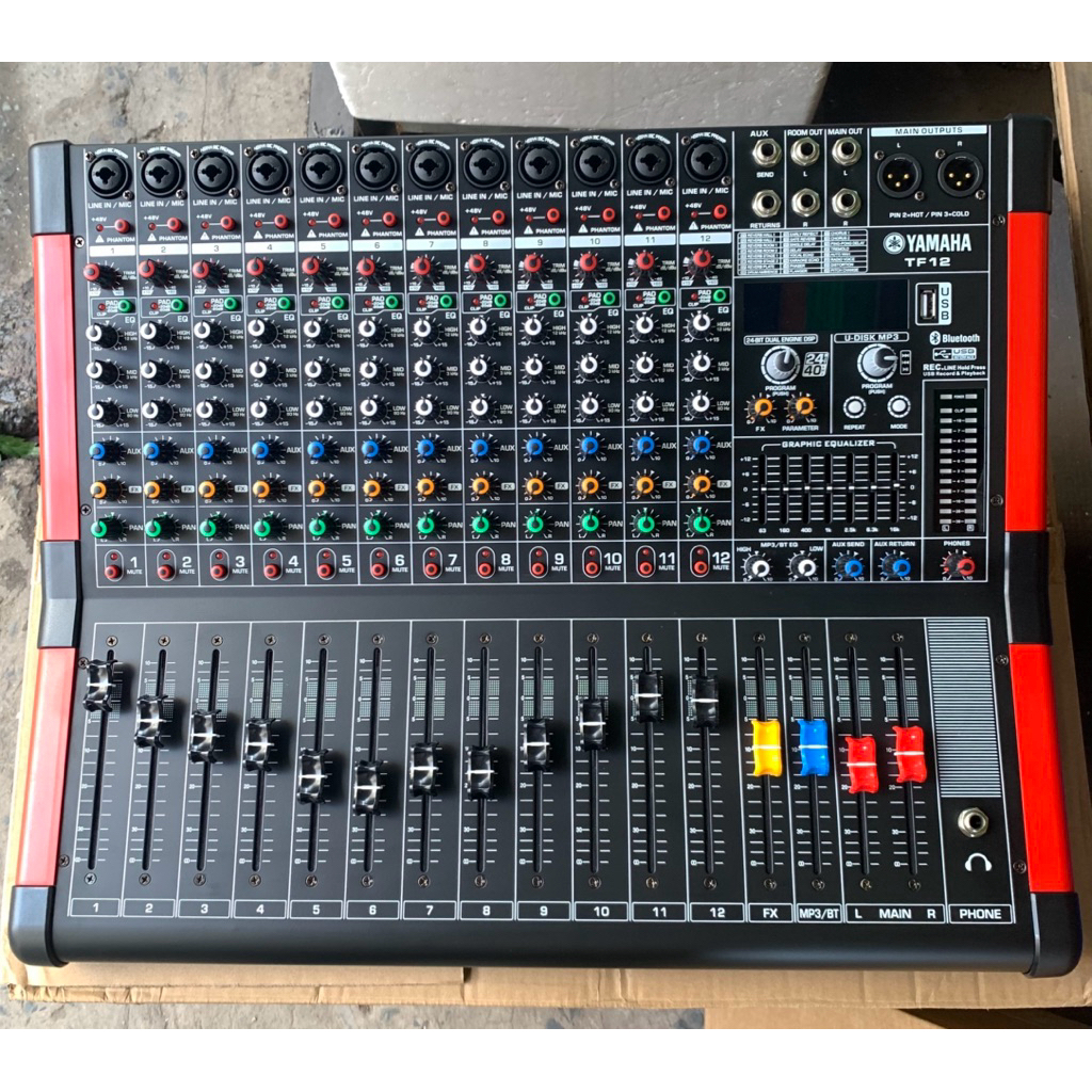Mixer Yamaha TF12