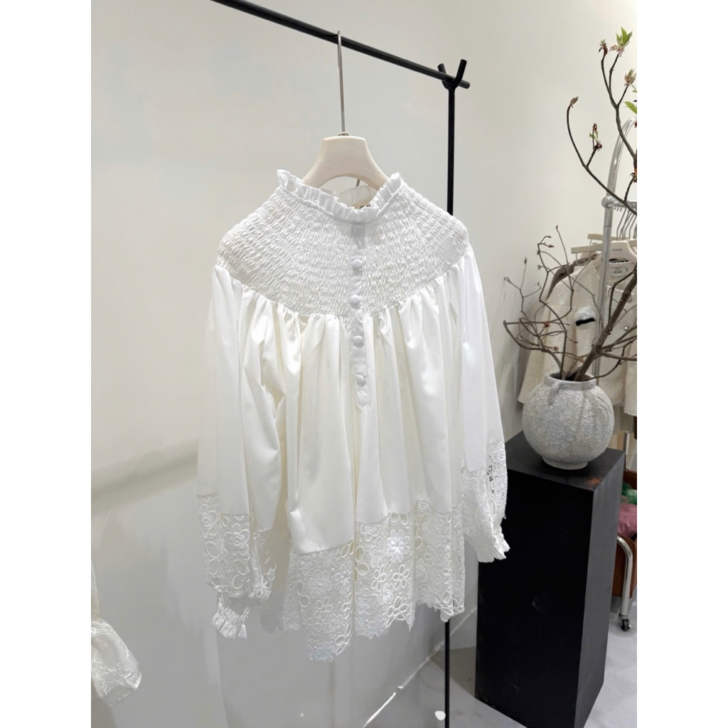 EMPINK Studio / ÁO SƠMI PHỐI REN CÚC BỌC XINH IU