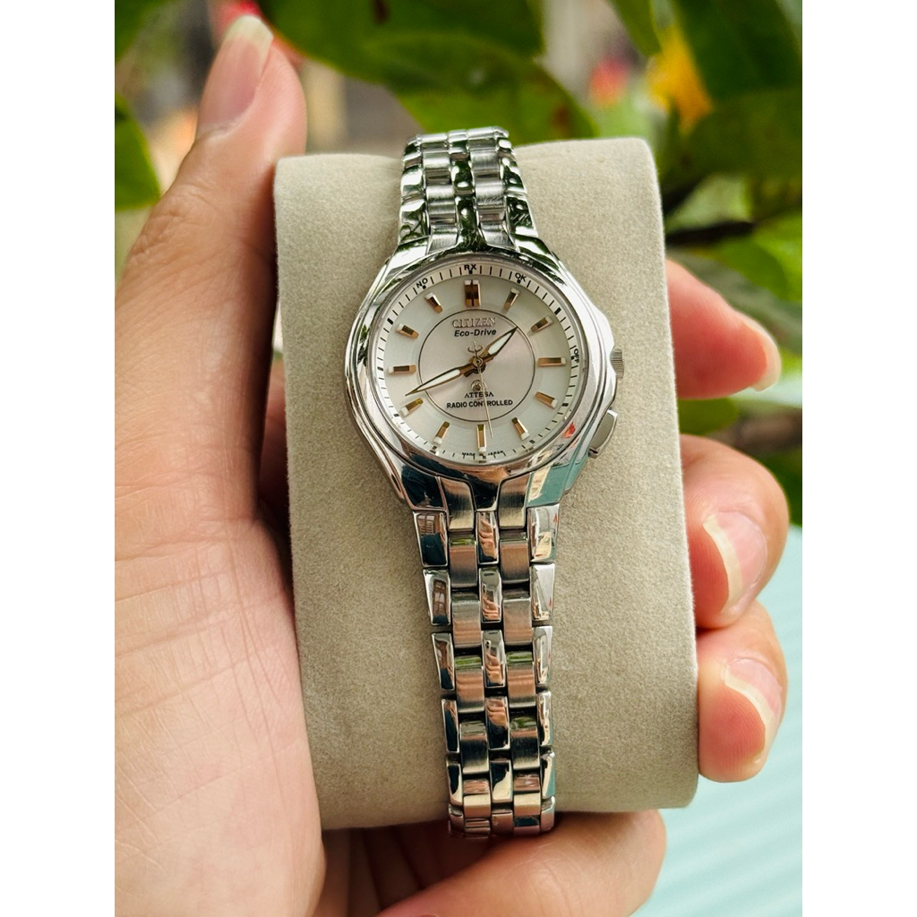 Đồng hồ Nữ Citizen Attesa Eco-Drive full Tiatinum, kính saphia, mặt 7 màu, pin năng lượng