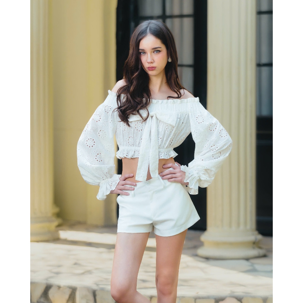 Áo kiểu trễ vai nơ EAGER tay phồng vải xô thêu hoạ tiết LAVINA TOP