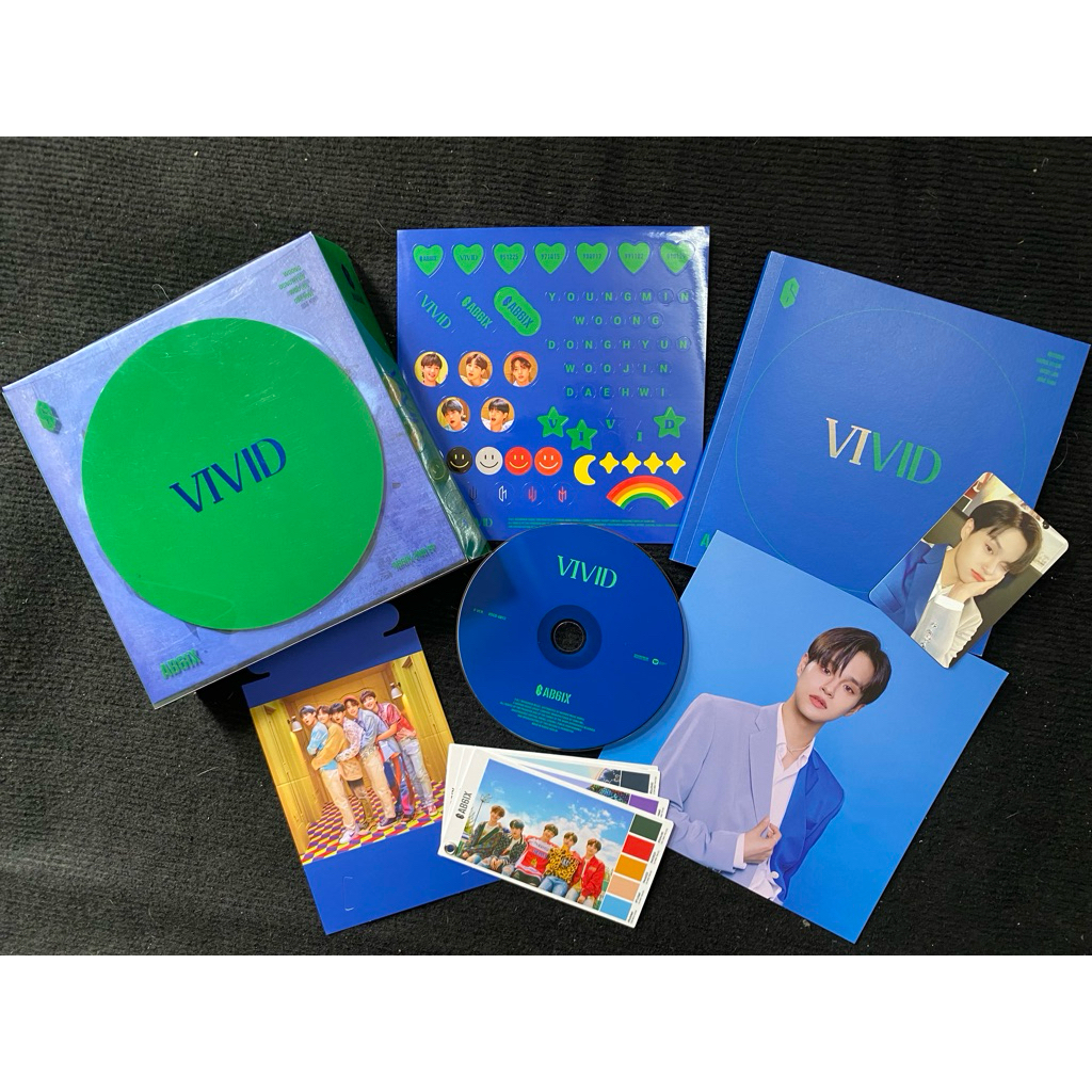 Ab6ix album mini vivid ver xanh đã khui seal, photocard đầy đủ đồ như hình.
