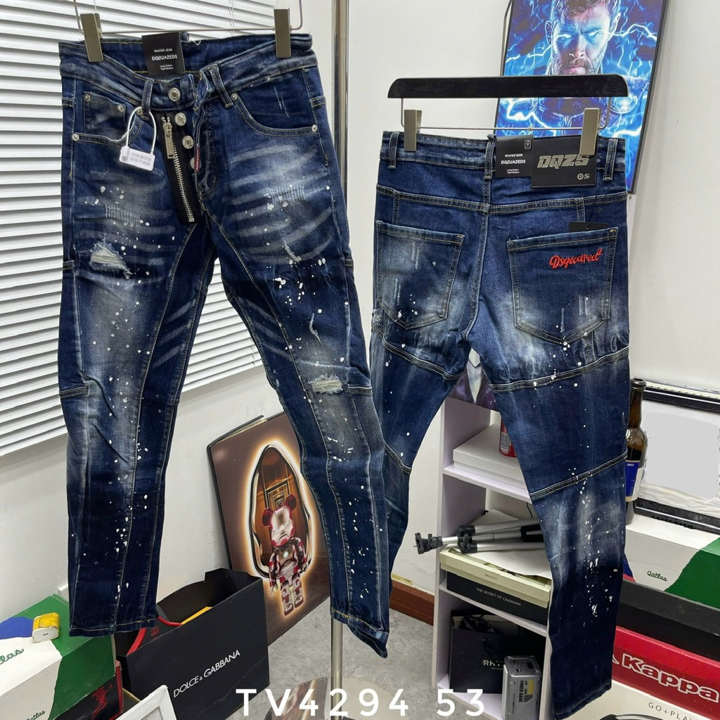 Quần jean nam D2 biker khoá lệch xanh bạc rách xước thêu chữ đỏ túi sau 4 cúc QJ800P