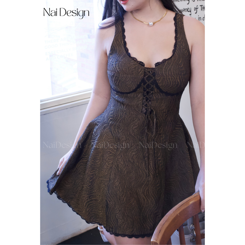 𝐍𝐚𝐢 𝐃𝐞𝐬𝐢𝐠𝐧 | Váy Thiết Kế Dáng Xoè Màu Nâu Họa Tiết Quyến Rũ Sang Trọng Morra Dress