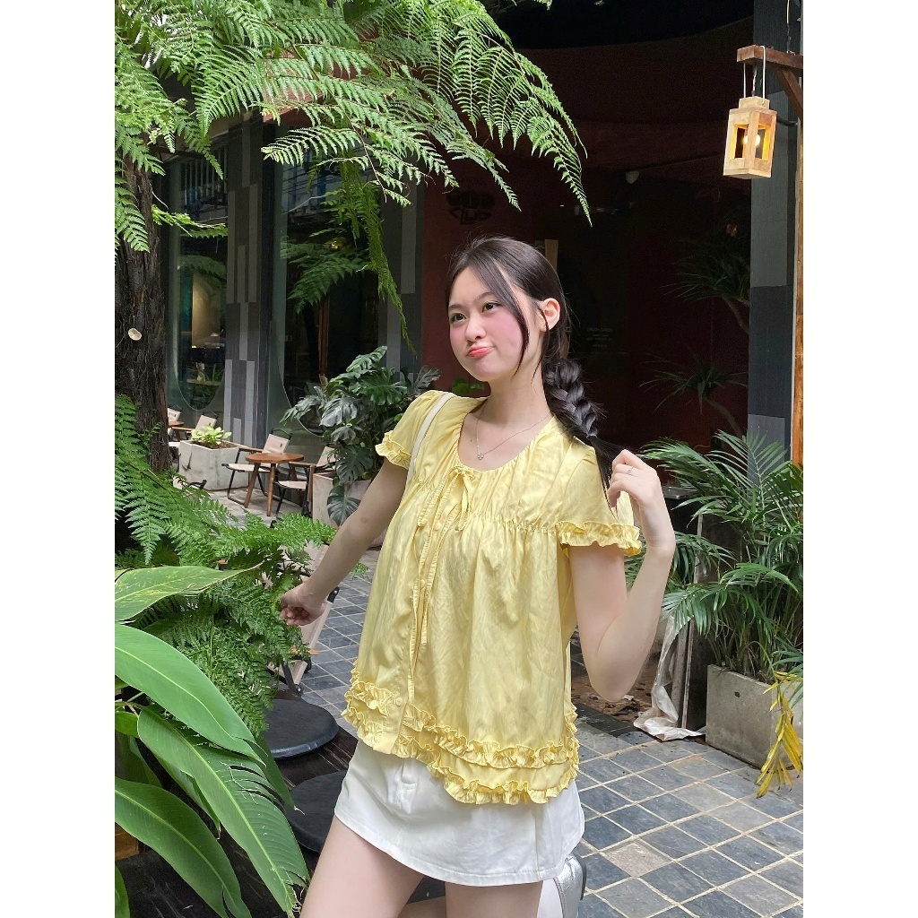 Áo Viền Bèo Chun Ngực Cúc Dọc Cổ Nơ Gió Hàn - Áo Kiểu Thiết Kế Tiểu Thư 2026 | BigBuy360 - bigbuy360.vn