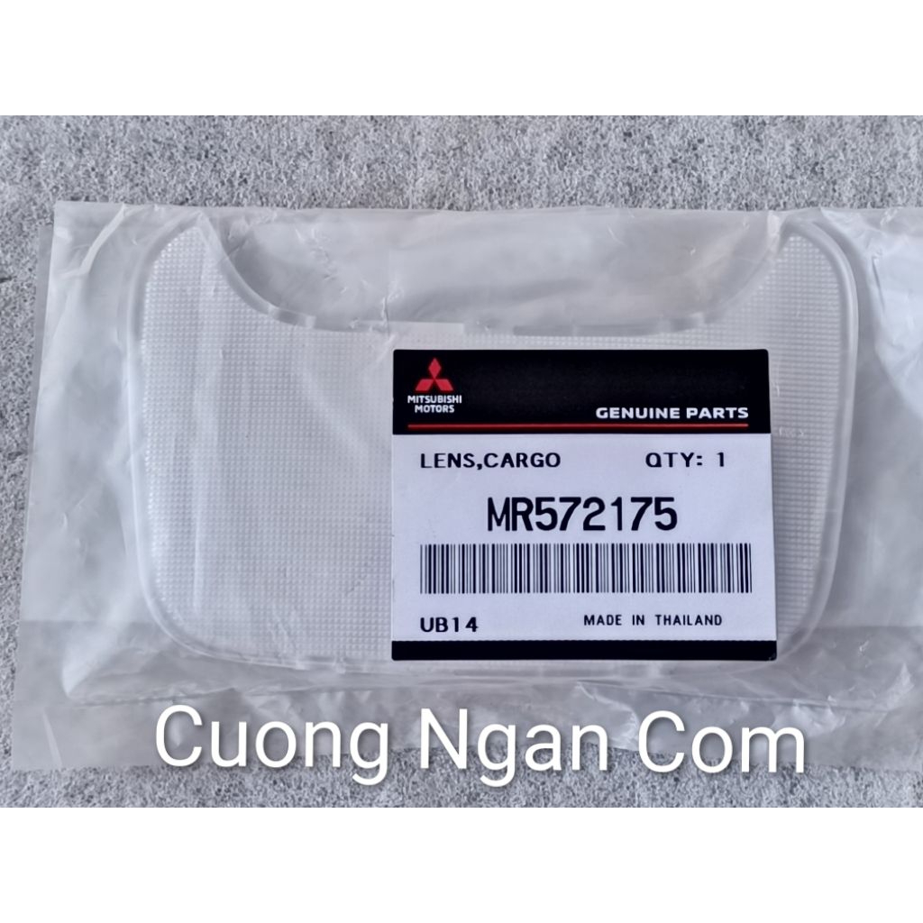 Mặt đèn trần (Lens center room) Outlander GF2W, GF3W, Xpander NC1W,  MR572175