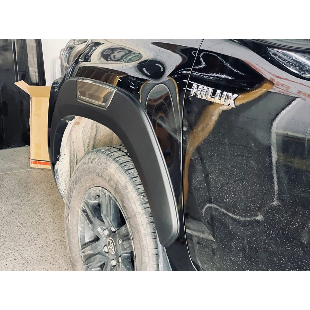 Cua lốp Hilux 2014-2025