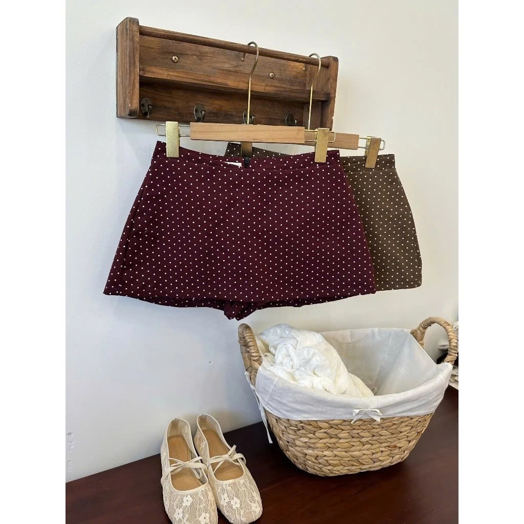𝙋𝙤𝙠𝙖 𝙙𝙤𝙩 - 𝘽𝙮𝙃𝙖𝙣𝙜 Chân Váy Kaki Chấm Bi Ngắn Cạp Trễ Có Lót Quần CV601