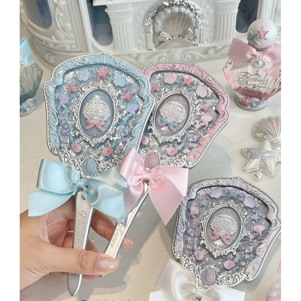 GƯƠNG CẦM TAY TRANG ĐIỂM VỎ SÒ BST SHELL JEWEL FLOWER KNOWS