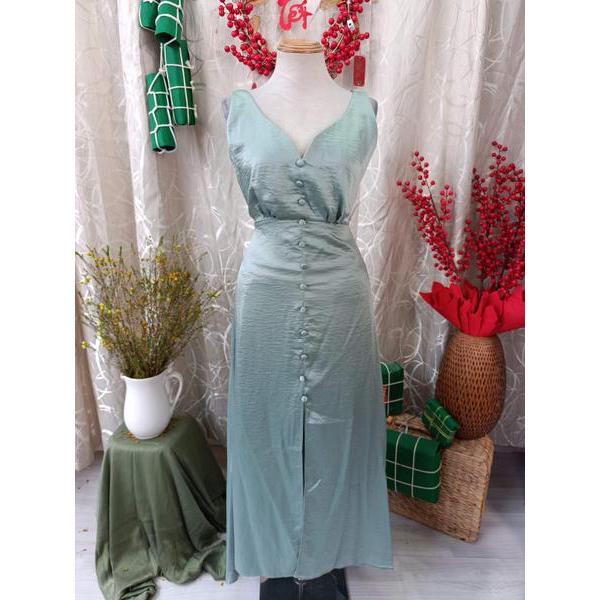26STUDIO thanh lý - Đầm lụa hai dây đính cúc dọc thân bymo - SIZE S