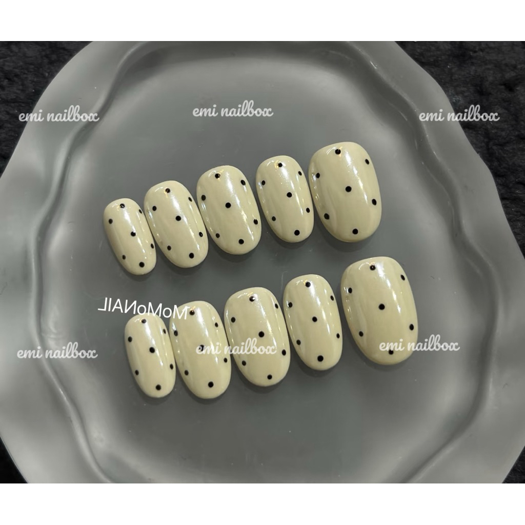 G28 Nailbox form hạt na dài tráng gương trong suốt chấm bi đen