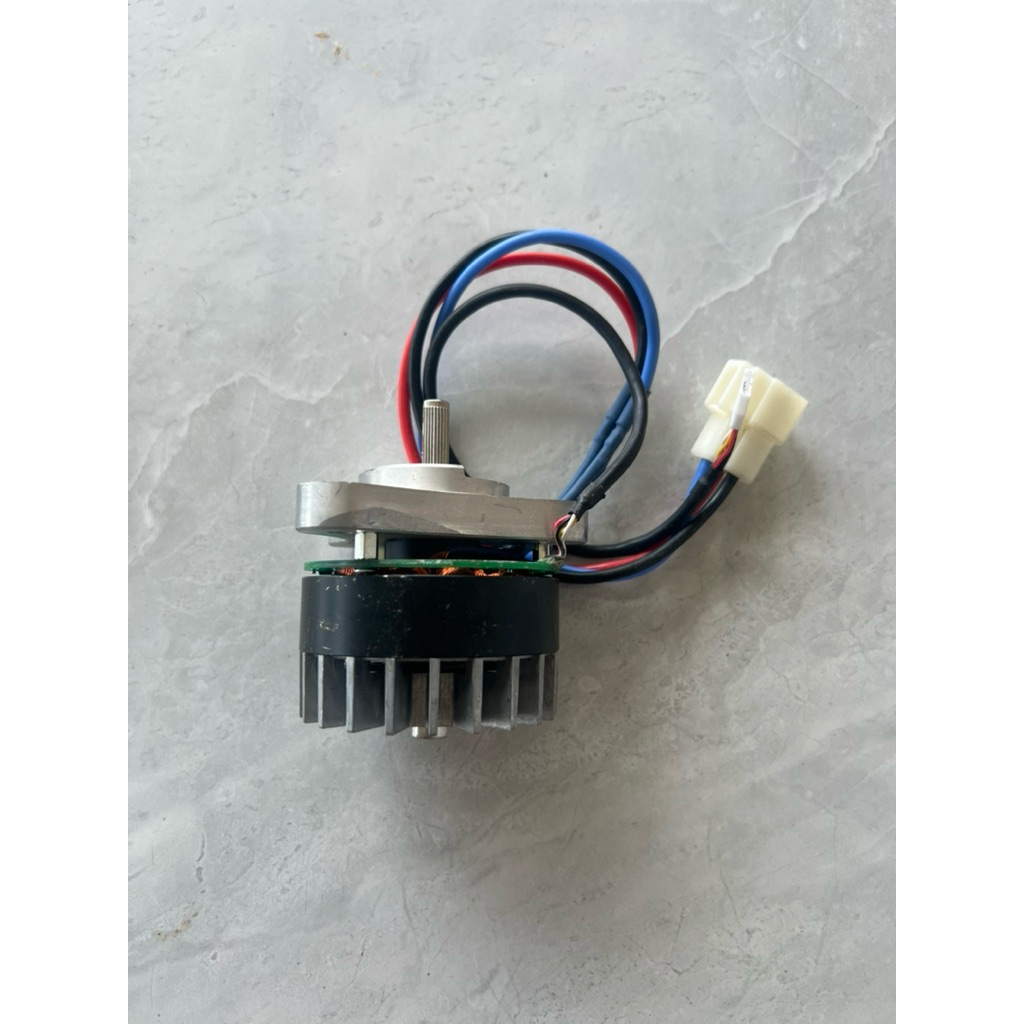 motor cắt cỏ ryobi không chổi than 18-36v