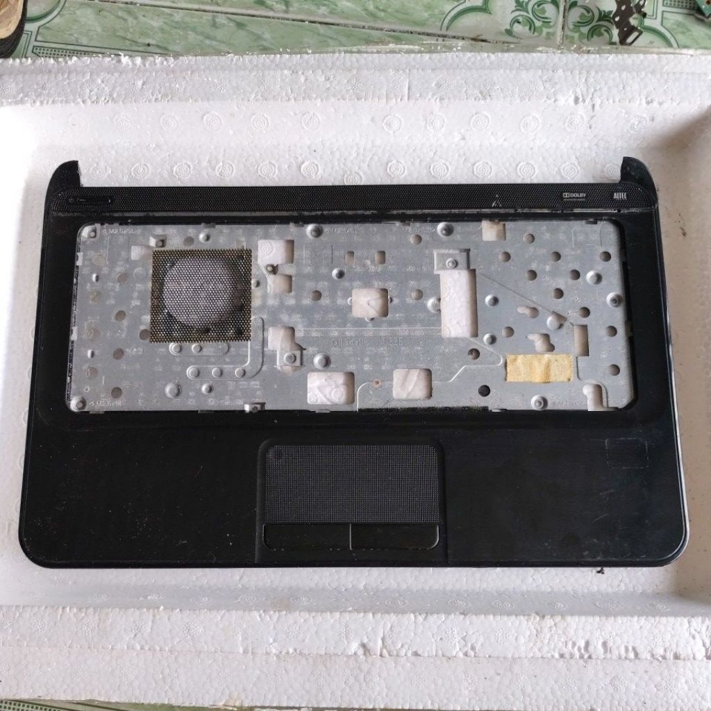 Vỏ mặt B laptop HP pavilion 14-b151tu hàng cũ có trầy xước bán rẻ