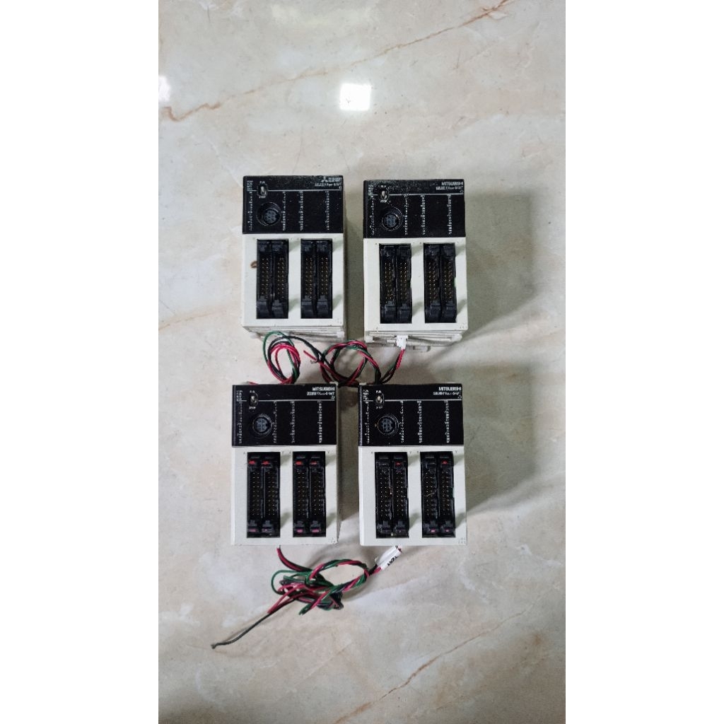 bộ lập trình PLC Mitsubishi FX3UC-64MT/D dòng compact nhỏ gọn,  hoạt động tốt các chức năng,Bảo hành