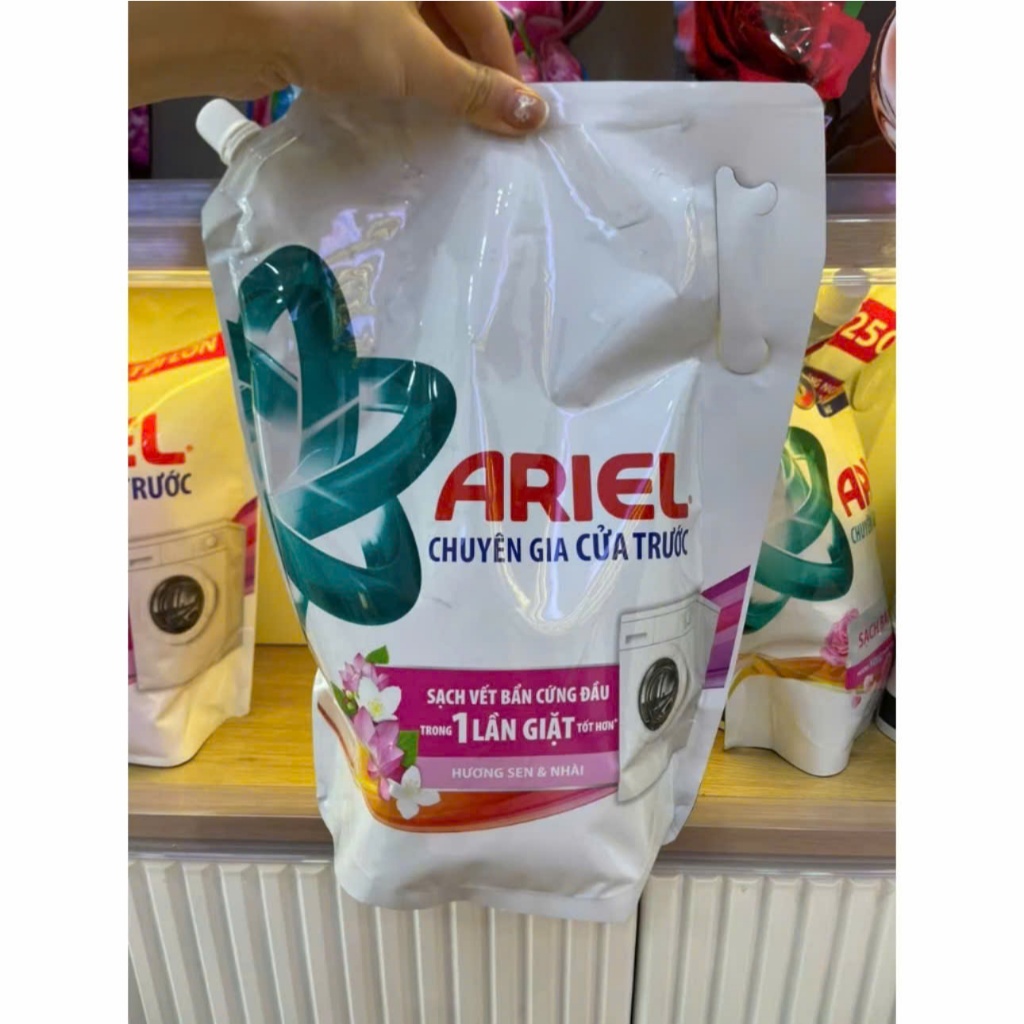 Nước giặt Ariel 1,6kg hương downy nước hoa